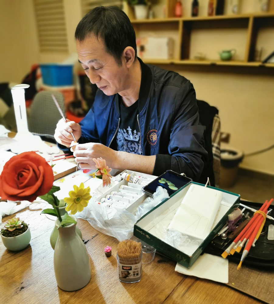 【工美集专访】浙江丽水雕塑手艺人雷东洪：他用捏塑将香菇文化送到博物馆中