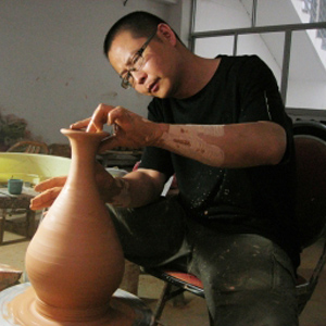 李震