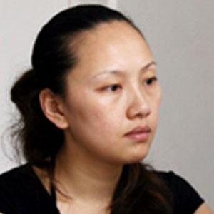 傅君