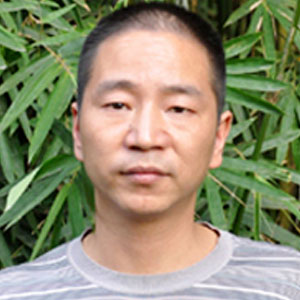范育君