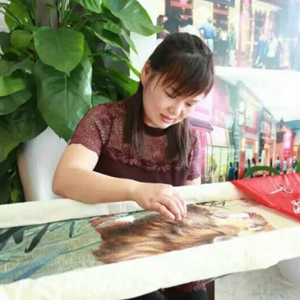 袁巧林