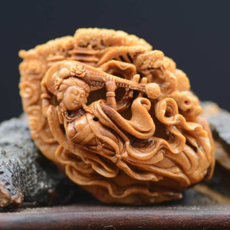 王建学《飞天乐女》
