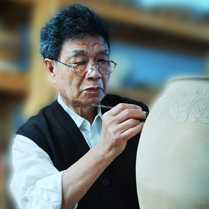 夏侯文龙泉青瓷龙纹盘作品简介