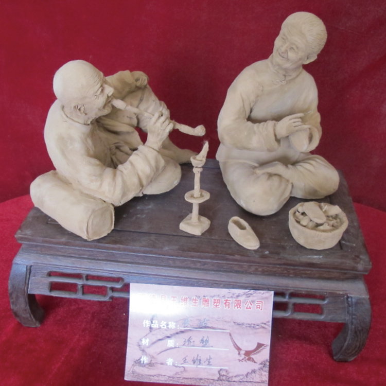 王维生泥塑《夜话》