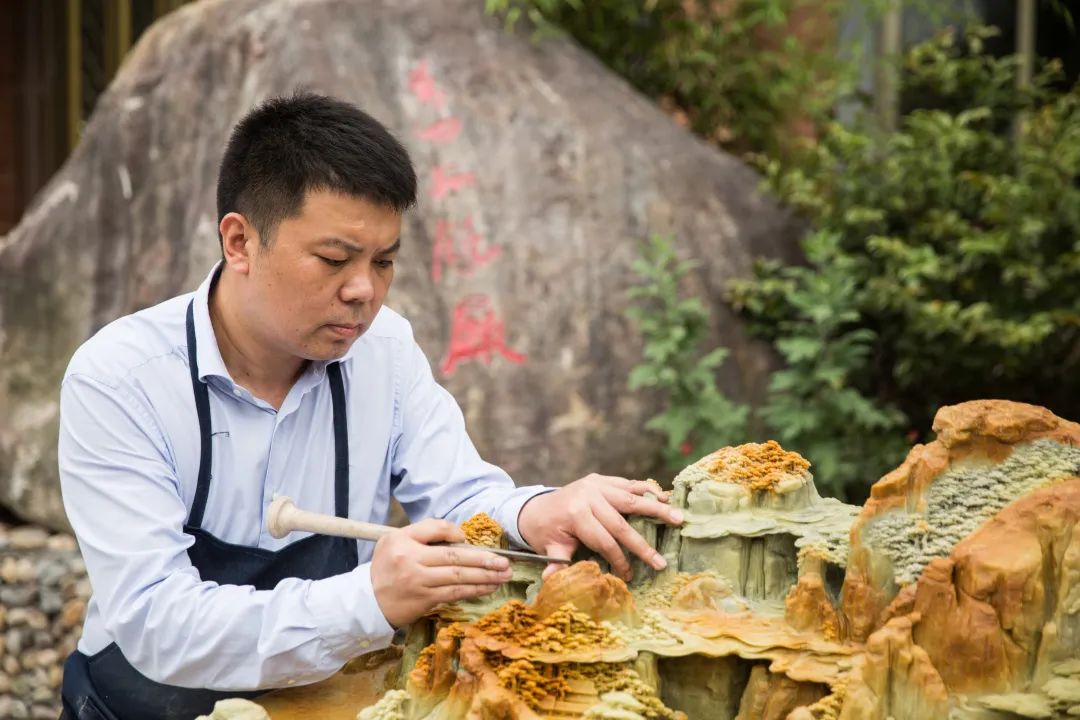 人物 | 中国工艺美术大师徐伟军:美石美刻 雅韵高格